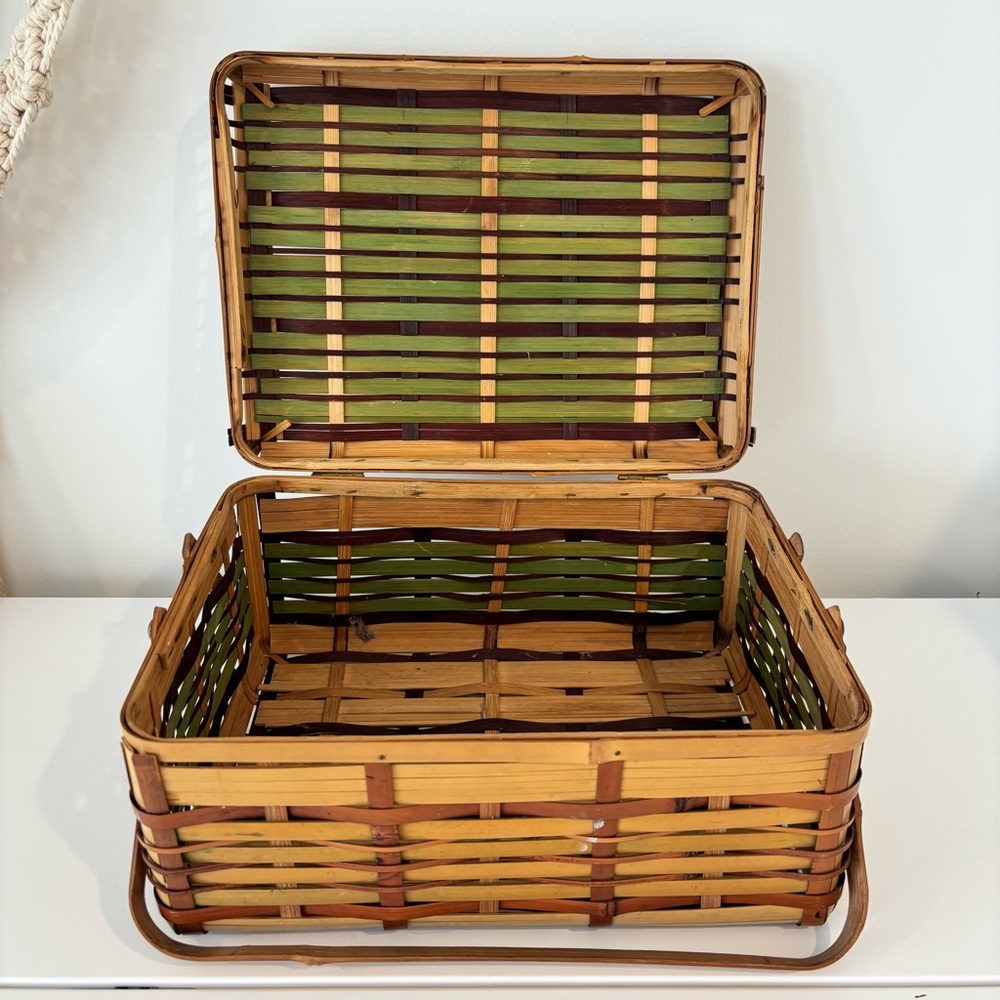 Vintage Bamboo wicker picnic basket 1970's made in Japan beige green hinged lid - Picture 9 of 13